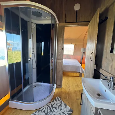 Luxury tent понад хмарами
