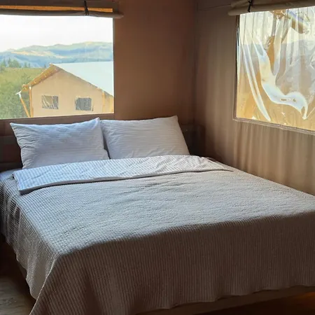 Luxury tent понад хмарами
