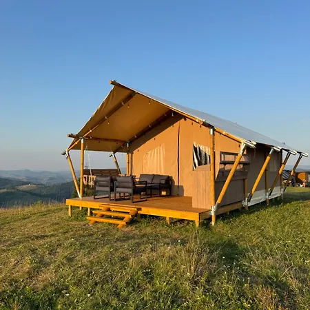 Luxury tent понад хмарами